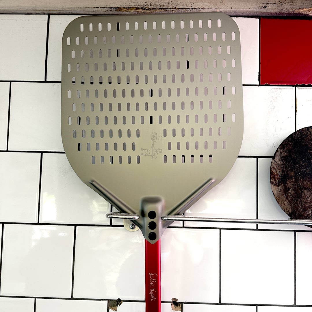 Wall mount for pizza peels